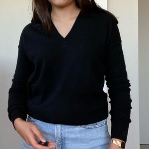 Uniqlo black vneck long cashmere sweater